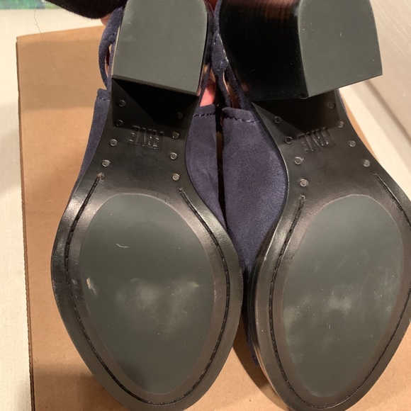 FRYE Carolina Navy Suede Peep Toe Booties NWOT - Picture 3 of 8